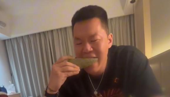 网上的吃瓜视频那来的,揭秘网络吃瓜视频背后的真相与趣味 网上的吃瓜视频那来的,揭秘网络吃瓜视频背后的真相与趣味