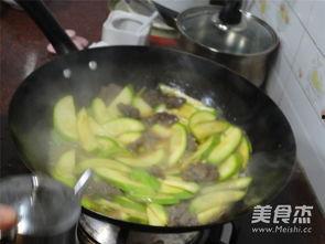小瓜怎么炒炒着吃的视频,跟随视频轻松学会家常美味 小瓜怎么炒炒着吃的视频,跟随视频轻松学会家常美味
