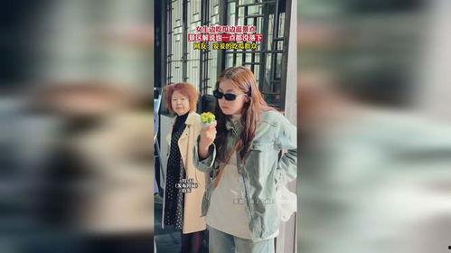 景区吃瓜女孩视频大全集,趣味瞬间,欢乐时光回顾 景区吃瓜女孩视频大全集,趣味瞬间,欢乐时光回顾